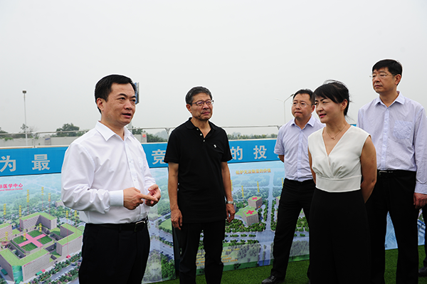 【快訊】高新區(qū)黨工委書記李毅一行走訪西安國際醫(yī)學(xué)中心工地