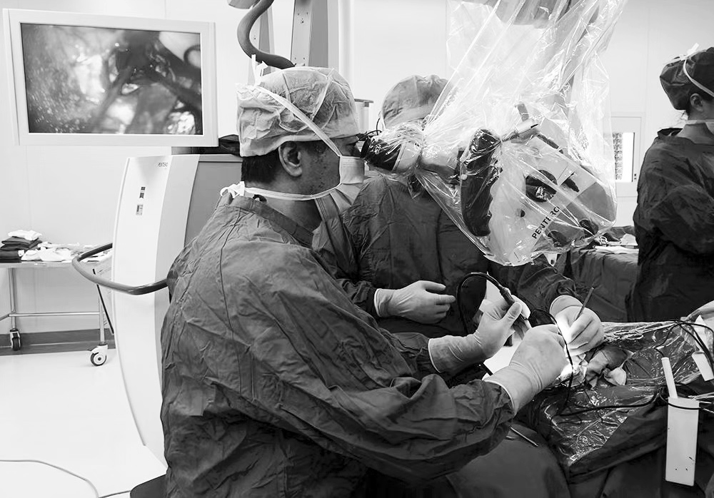 三秦都市報(bào)報(bào)道—13歲孩子患巨大腫瘤 醫(yī)生成功治療