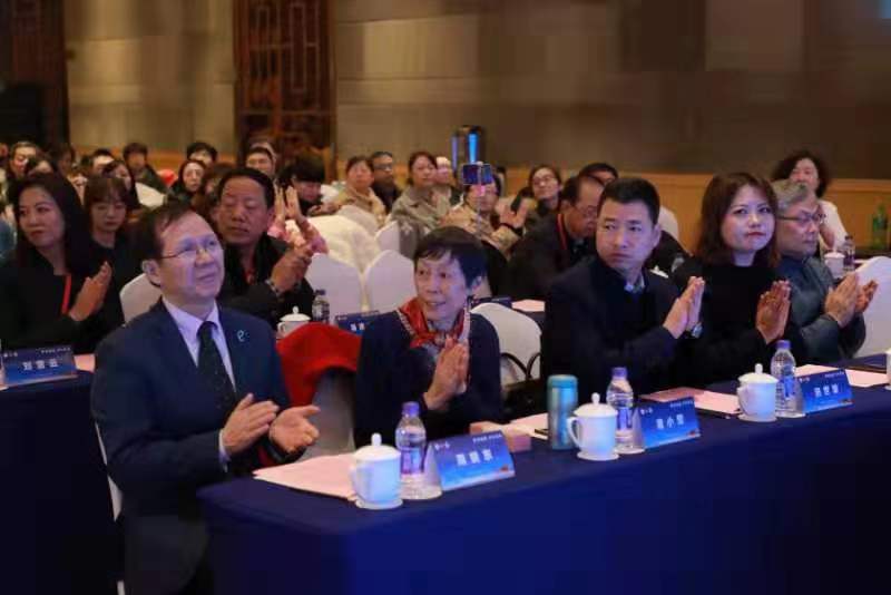 三秦網(wǎng)報道—周曉東表示將啟動關(guān)注女性牽手基層健康公益主題活動