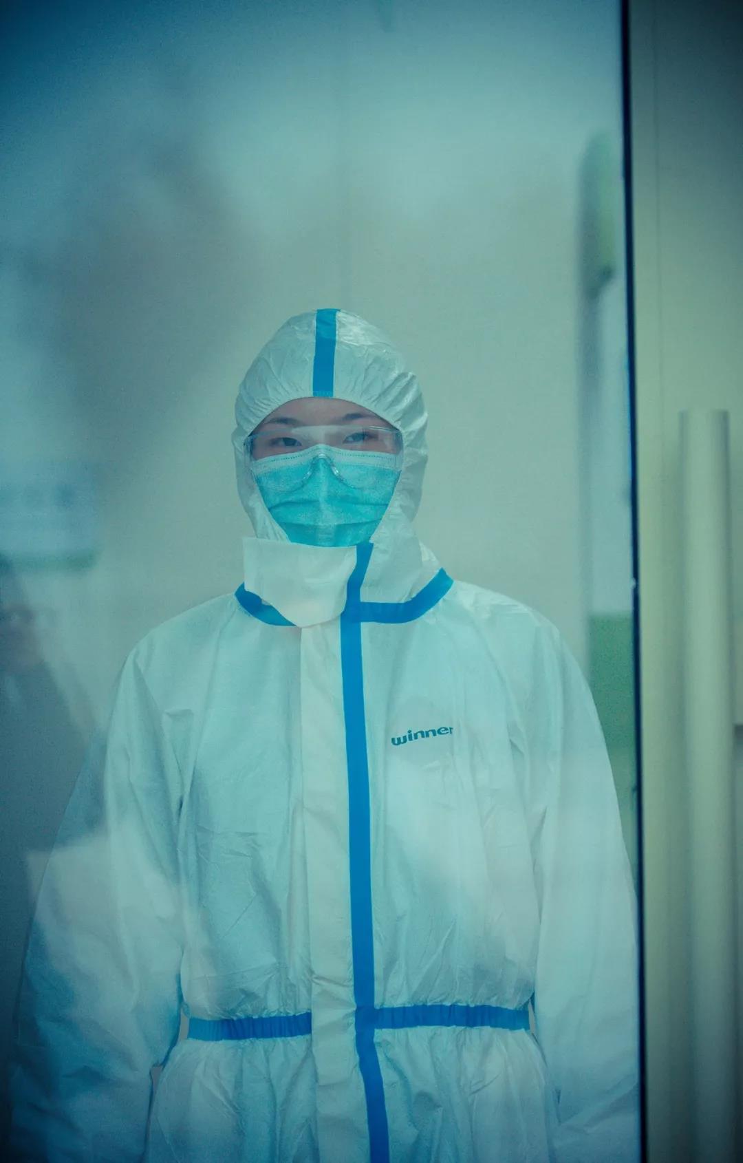 中新社陜西-——“媽，不能和您一起過年，我報名去武漢！”