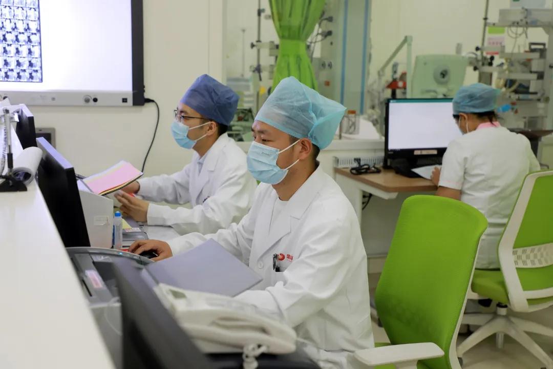 五一勞動(dòng)節(jié) 有這樣一群人描繪最美敬業(yè)福！