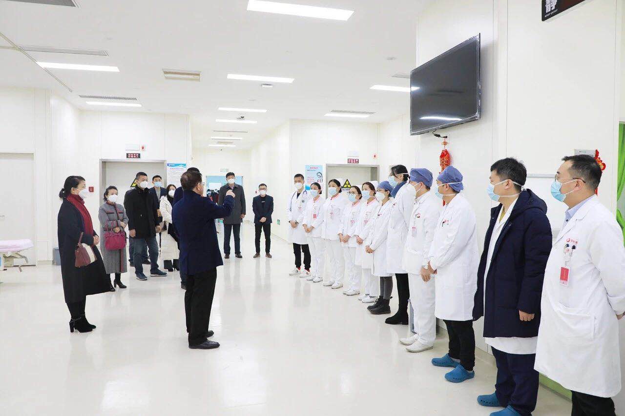 國(guó)際醫(yī)學(xué)領(lǐng)導(dǎo)慰問一線工作者