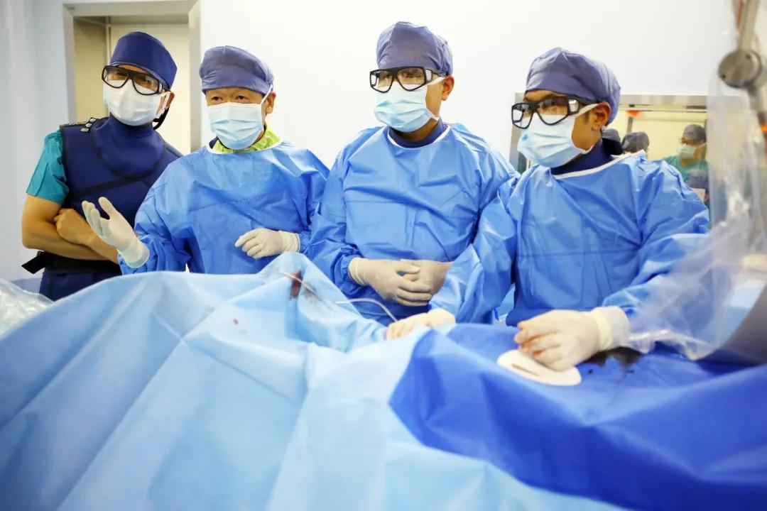 健康時(shí)報(bào)—專訪|我不是醫(yī)神，我只是個(gè)有愛心的醫(yī)生！