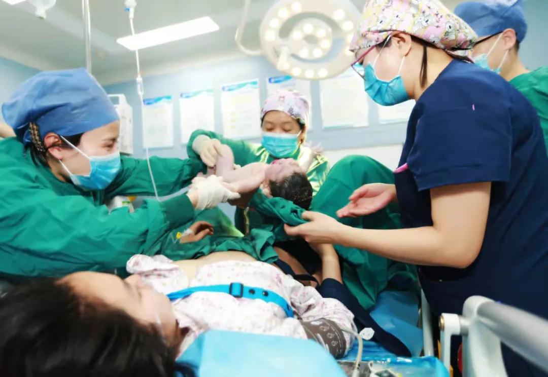 華商云健康—迎新春，西安國際醫(yī)學中心醫(yī)院第一個“金牛寶寶”來啦！