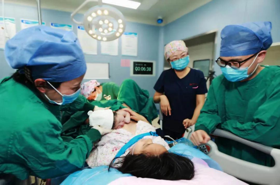 陽光網(wǎng)—迎新春，西安國際醫(yī)學中心醫(yī)院第一個“金牛寶寶”來啦！