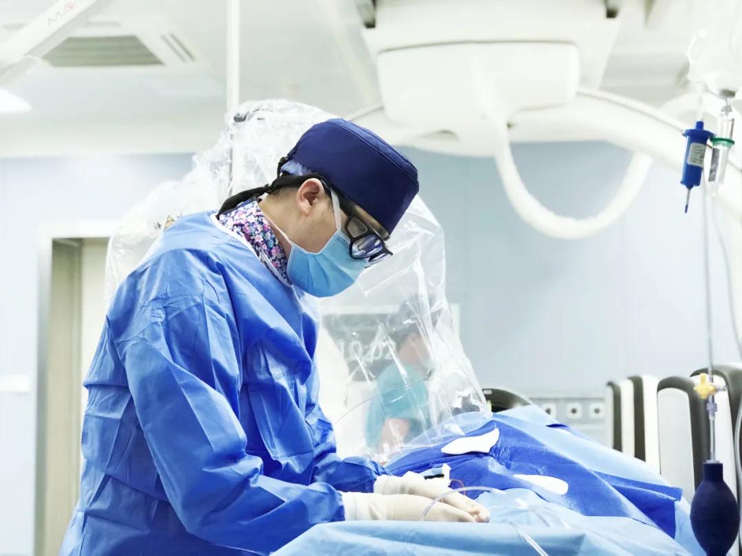 化險為夷！腦科醫(yī)生巧拆顱內(nèi)“不定時炸彈”