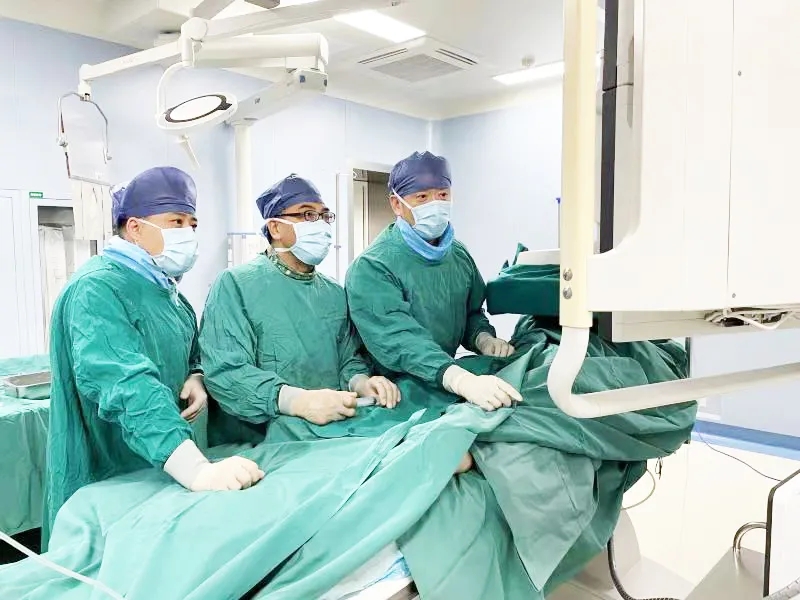 胸悶、腹脹、乏力……患者突發(fā)布加綜合征 介入治療把命救