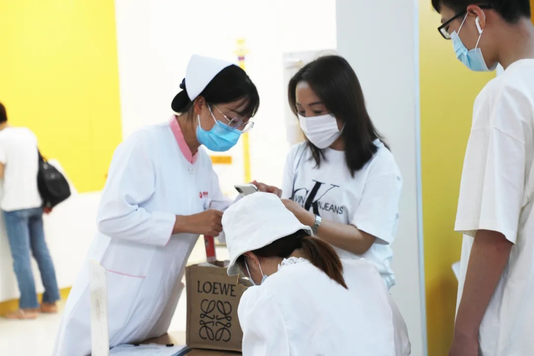 免掛號(hào)費(fèi)、診查費(fèi)，送健康卡……他們紛紛為這項(xiàng)暖心服務(wù)點(diǎn)贊！