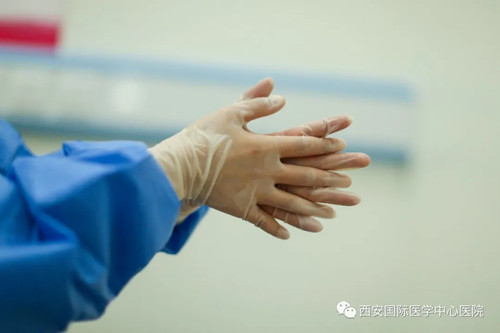 49秒！她的手，已接種了13230人