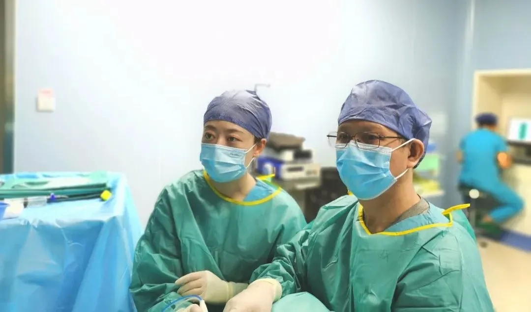 快準(zhǔn)穩(wěn)！“針”微創(chuàng)祛除核桃大小甲狀腺結(jié)節(jié)