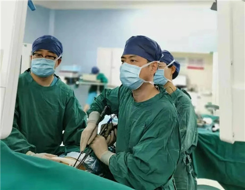 多發(fā)結(jié)節(jié)一網(wǎng)打盡——胸科醫(yī)院胸外二病區(qū)成功實施單孔腔鏡多發(fā)結(jié)節(jié)切除手術