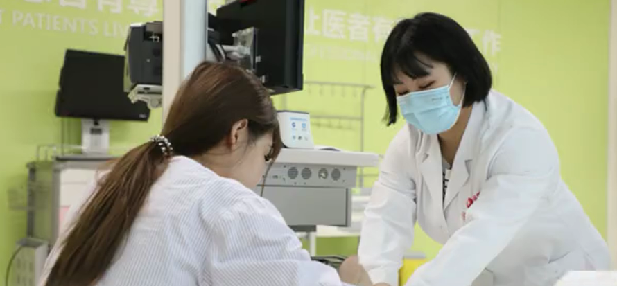 出院手續(xù)床前辦理，“移動結(jié)算車”便民又惠民！