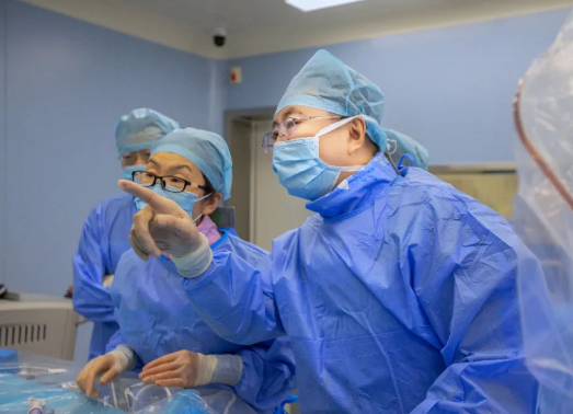 67歲的他輾轉大半個中國，就為打通“心門”