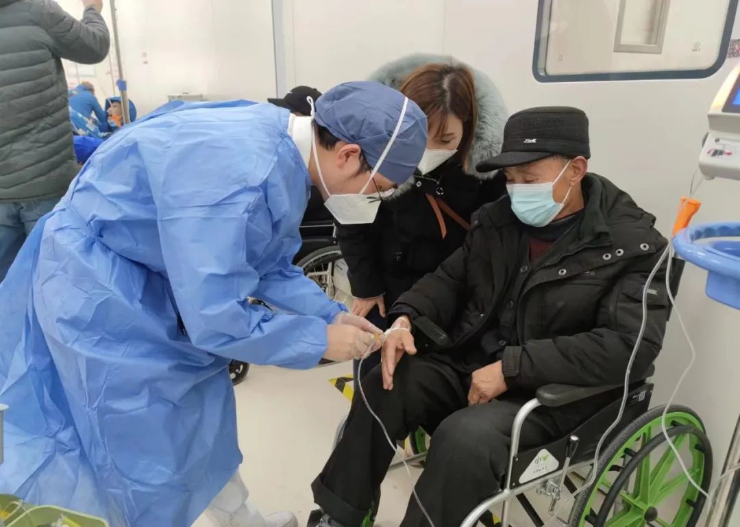 向光而行，致敬元旦堅(jiān)守“醫(yī)”線的你們！