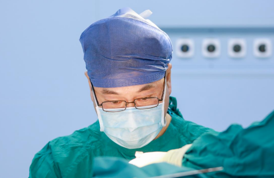 7歲遭遇油罐爆炸！單親媽媽“浴火重生”擺脫“異類”標簽