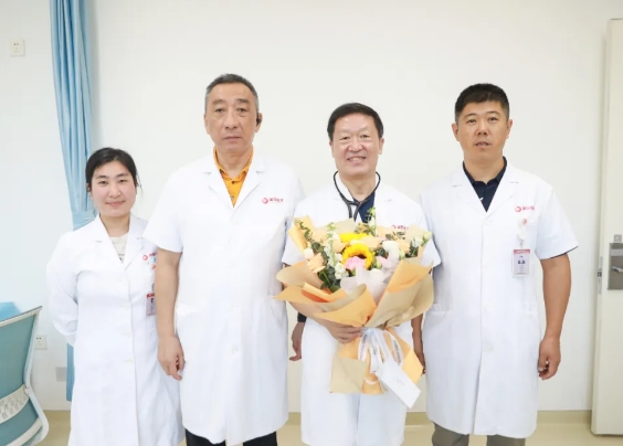 醫(yī)路相伴 感懷師恩！我院開展教師節(jié)慰問活動