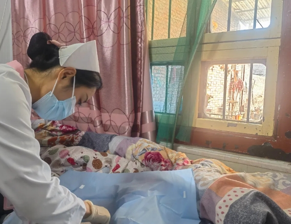 護(hù)理到家，愛(ài)不掉線(xiàn)—— “互聯(lián)網(wǎng)+護(hù)理上門(mén)”服務(wù)打造24小時(shí)溫馨守護(hù)！