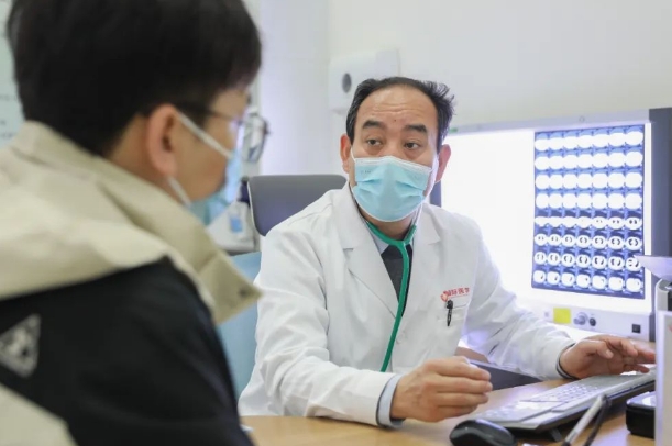 大醫(yī)之道|傅恩清：三十余載，呼吸防線的“工程師”