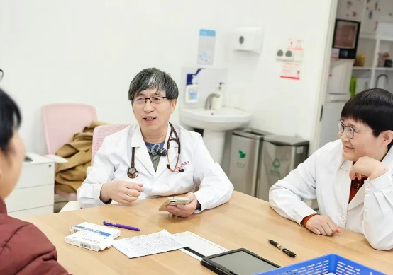 醫(yī)護都夸的女兒，其實是兒媳
